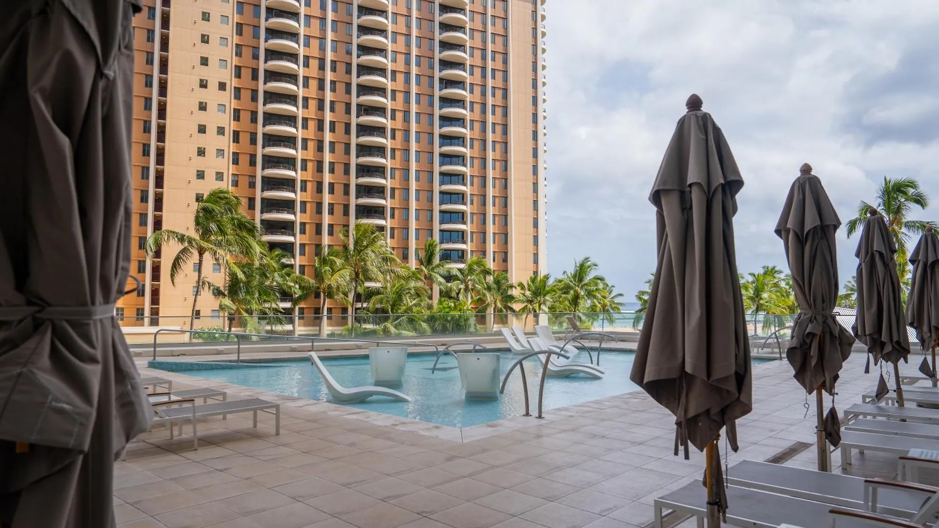 Romanna'S Oahu Getaway With Heated Pool & City Views 호놀룰루 아파트
